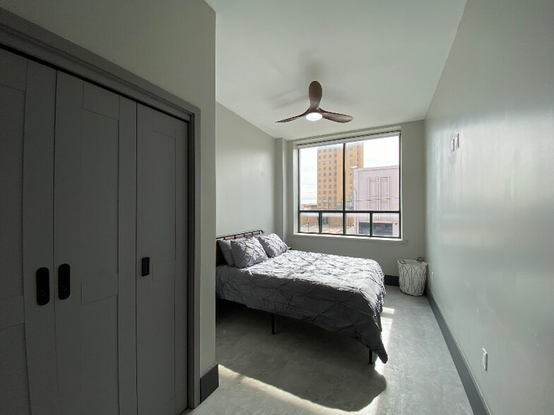 Building Photo - 116 E Randolph Ave