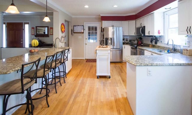 Building Photo - 3 bedroom home - great backyard - Lake Jeanette