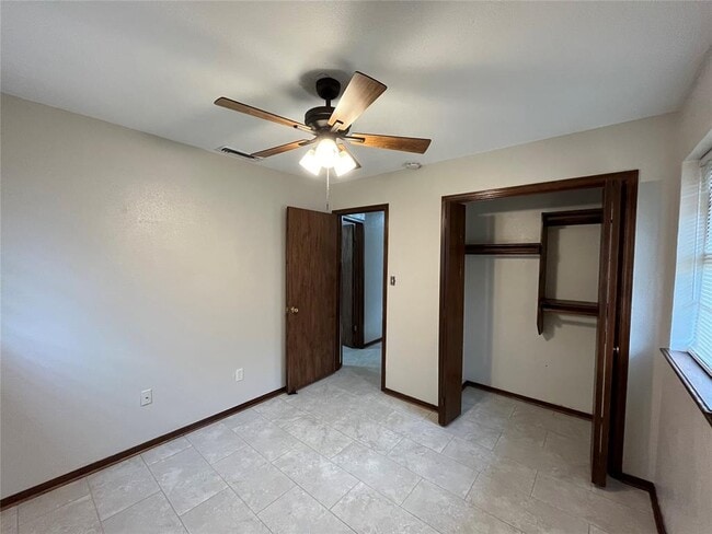 Building Photo - 1505 Kingston Rd