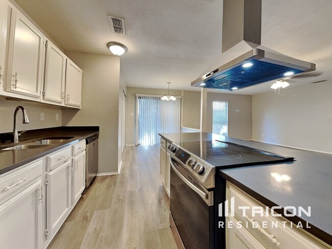 Building Photo - 509 Forestwood Dr