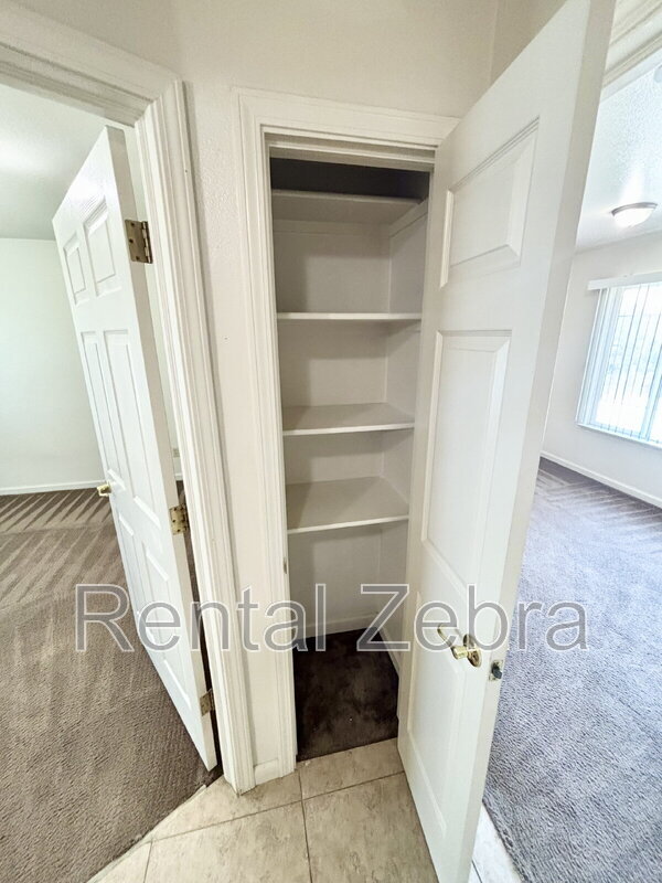 Building Photo - 2935 Willowbrook Dr