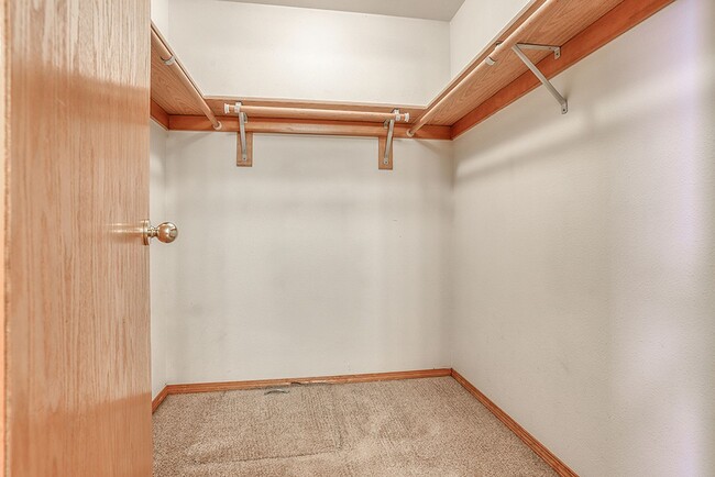 Building Photo - Spacious Single Level Home w/ Fully Fenced...