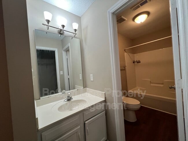 Building Photo - 1228 Woodland Dr