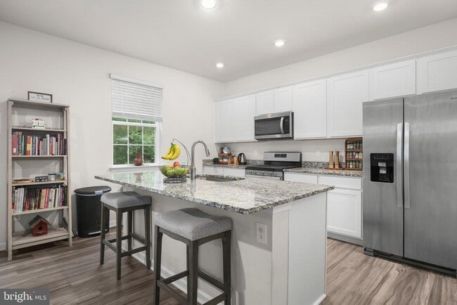 Building Photo - 141 Livingwood Ct