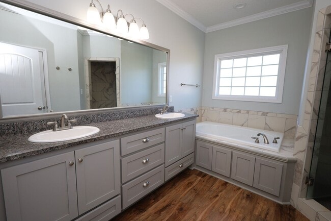 Building Photo - 3923 Valiant Ct