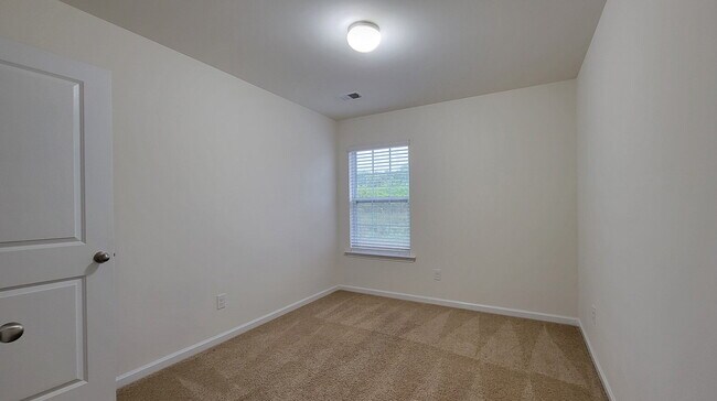 Building Photo - MOVE-IN SPECIAL! 1/2 OFF 1st MONTHS RENT.