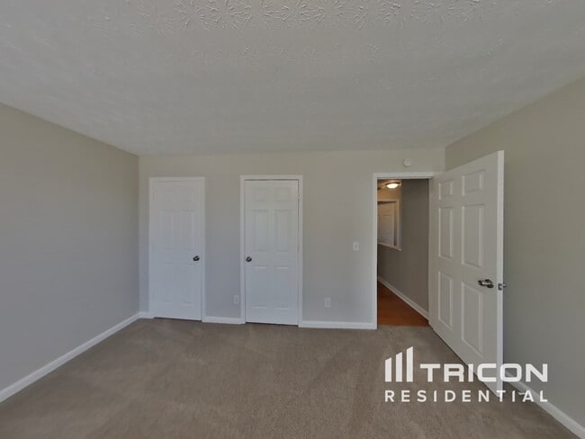 Building Photo - 2556 Tolliver Dr