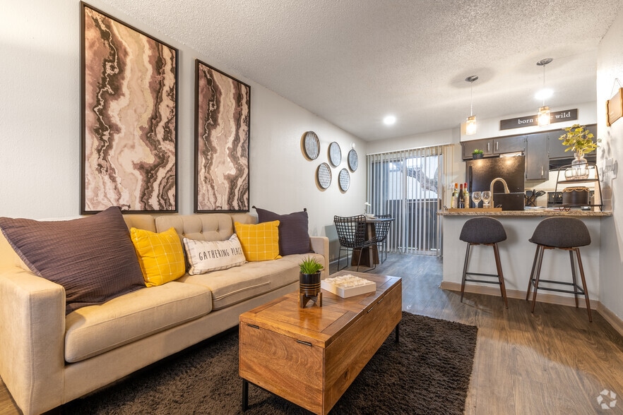 Primary Photo - The Riley Apartments