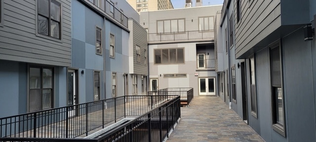 Building Photo - 4840 S Dorchester Ave