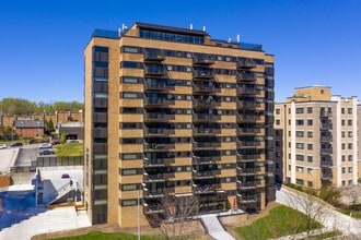 Building Photo - Plaza House