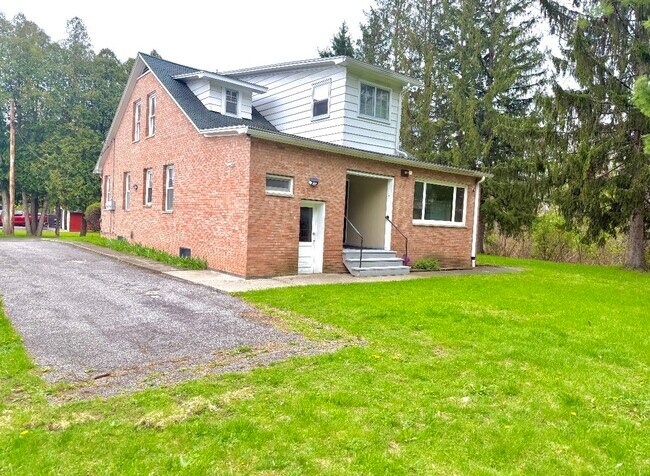 Building Photo - 99 Castle Creek Rd