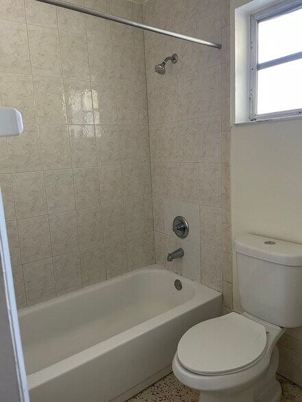 Building Photo - 2815 SW 37th Ct