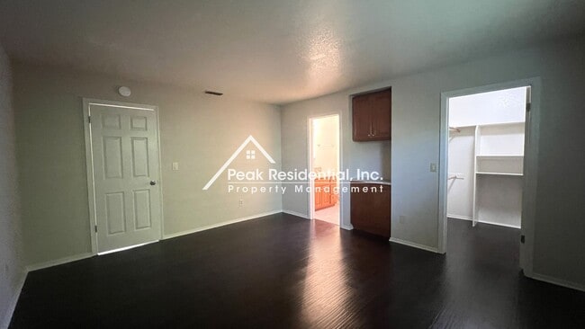 Building Photo - Spacious 2bd/2ba Duplex with 2 Car Garage