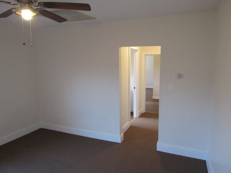 Building Photo - 132 Main St