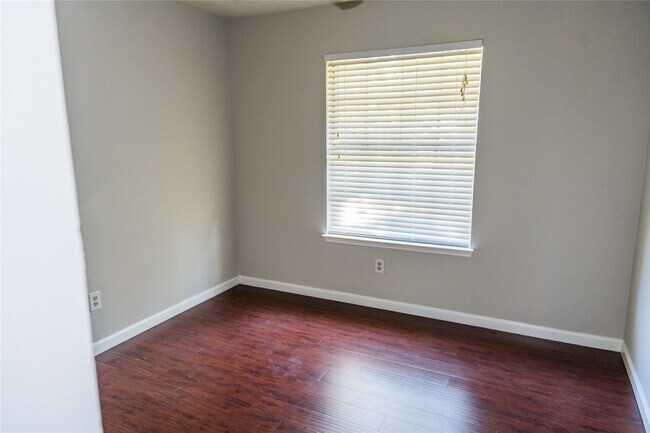 Building Photo - 6311 Laurel Bush Ln