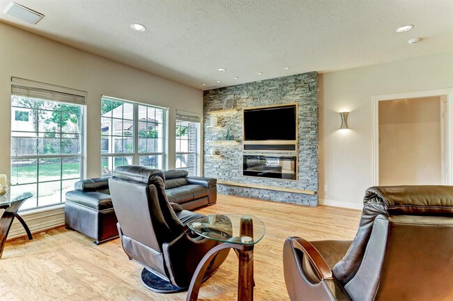 Building Photo - 14203 Cloud Cliff Ln