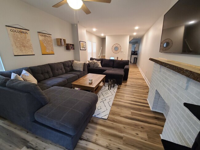 Building Photo - 1109 S Champion Ave