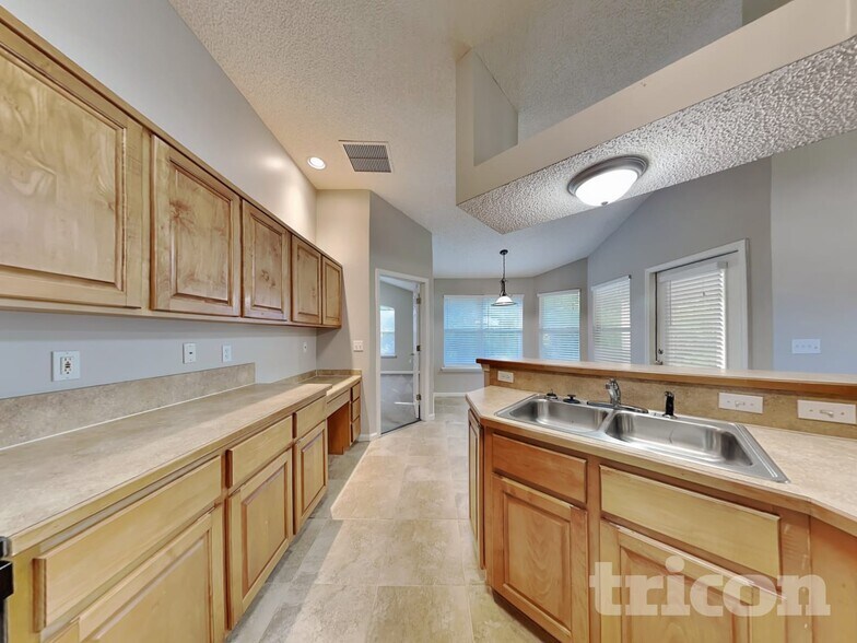 Building Photo - 2738 Ravine Hill Dr