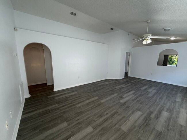 Building Photo - 12833 Parkbury Dr