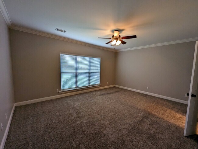 Building Photo - 154 Glen Alden Cir
