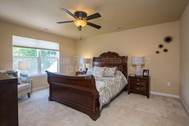 Building Photo - 8947 Hilltop Manor Dr