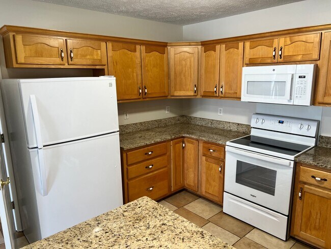 Building Photo - Beautiful 4br, 2.5 bath home in the Jack B...