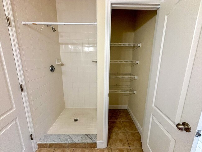 Building Photo - Chase Hollow #83 - Pet Friendly!
