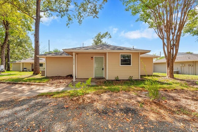 Building Photo - 3559 Balboa Cir