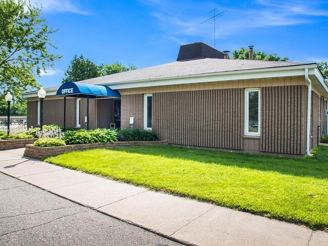 Building Photo - 211 Canal Dr