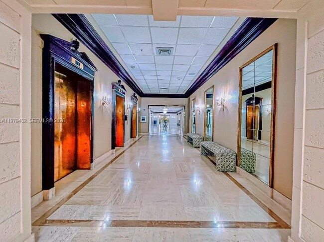 Building Photo - 2030 S Ocean Dr