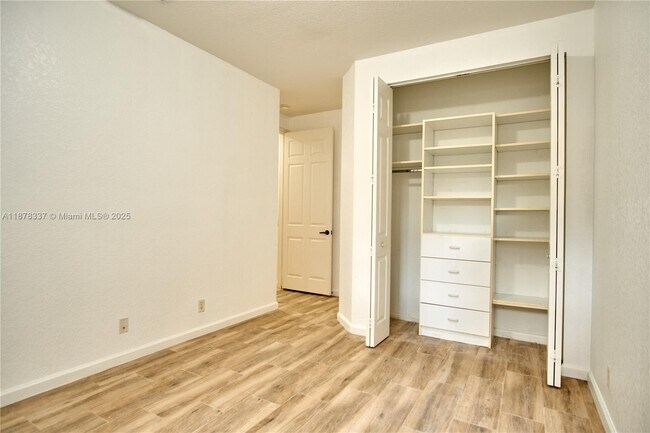 Building Photo - 2707 Center Ct Dr