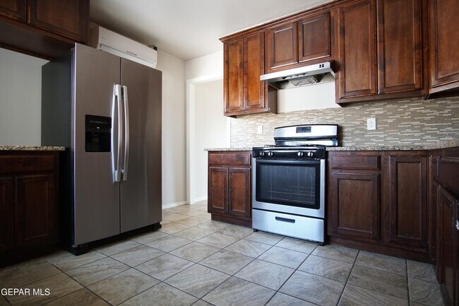 Building Photo - 6201 Tesuque Dr