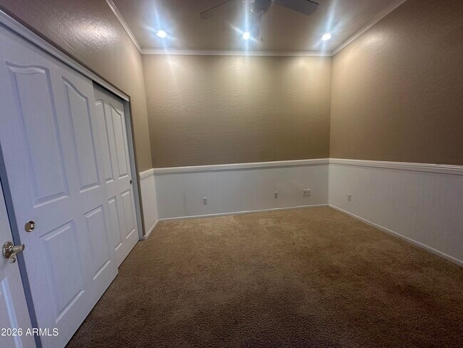 Building Photo - 7220 W Cottontail Ln