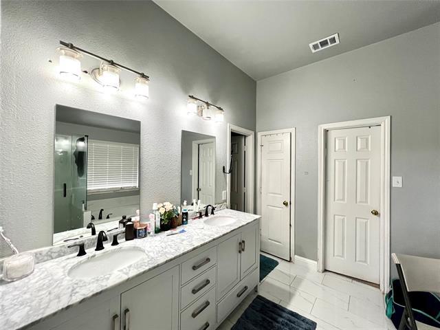 Building Photo - 2504 Royal Troon Dr