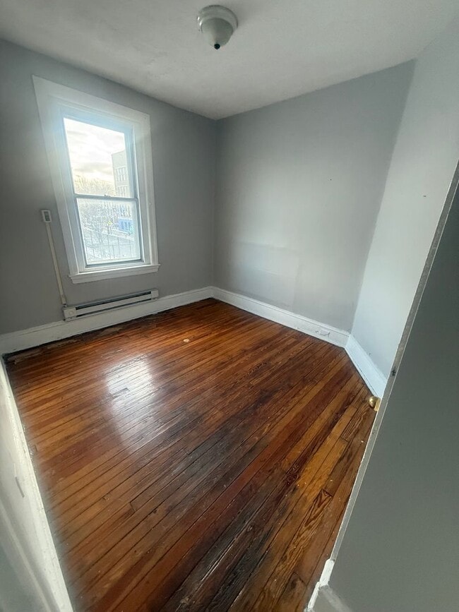 Building Photo - Bright & Spacious 3BR Apartment – Ideal for Relaxing or Entertaining