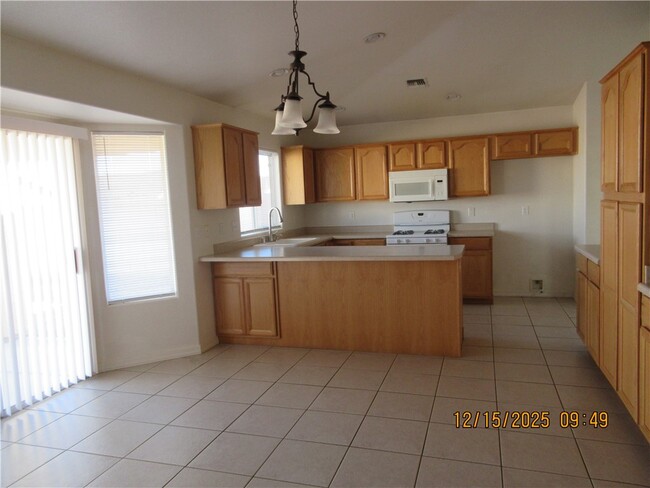 Building Photo - 3915 E Nicole Ave