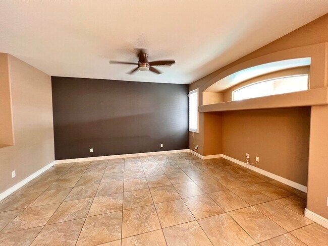 Building Photo - Gorgeous 1 story single home, 3 beds, 2 ba...