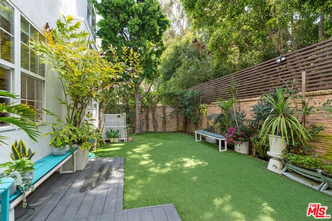 Building Photo - 736 Oxford Ave