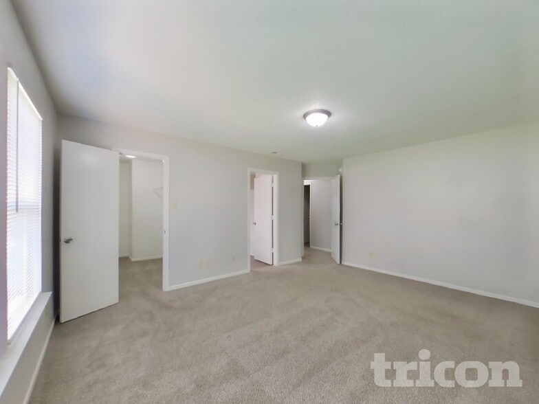 Building Photo - 5753 N Jamestown Dr