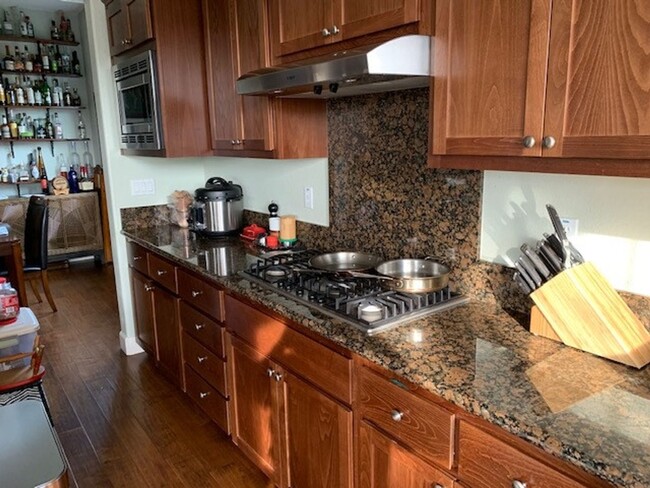 Building Photo - Stunning Five Bedroom Newer Napa Home