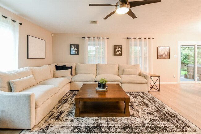 Building Photo - 6711 Seminole Lodge Ln