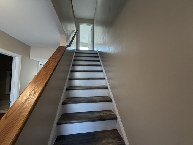 Building Photo - Townhouse for Rent