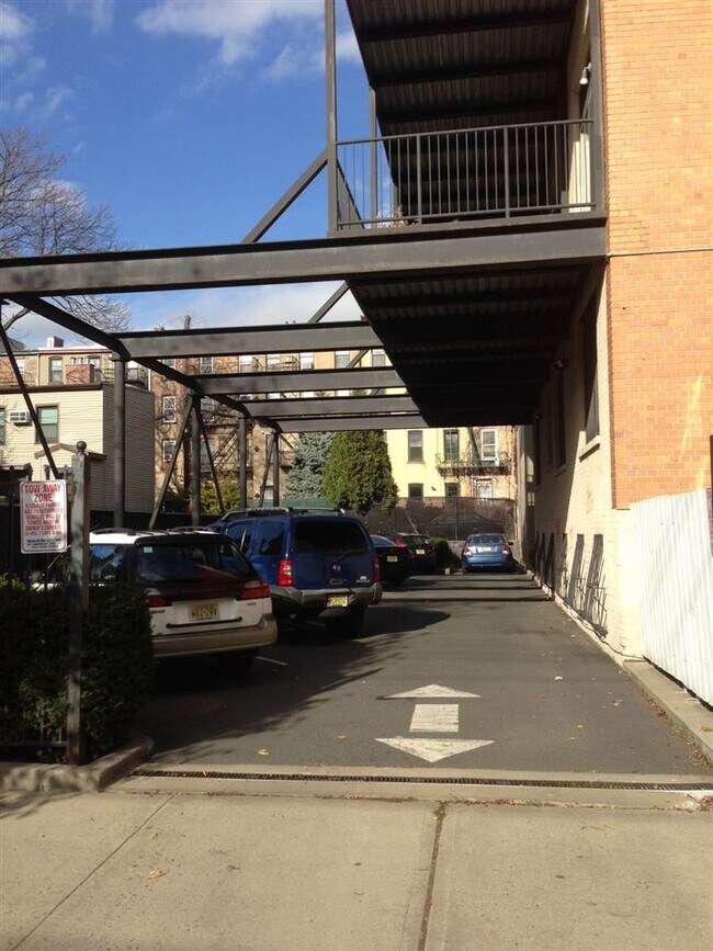 Building Photo - 353 Grove St