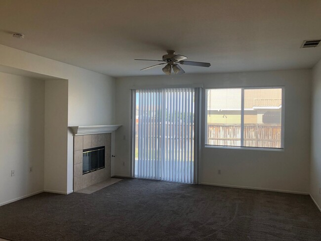 Building Photo - Beautiful Spacious 4 bedroom 2 bathroom Ho...