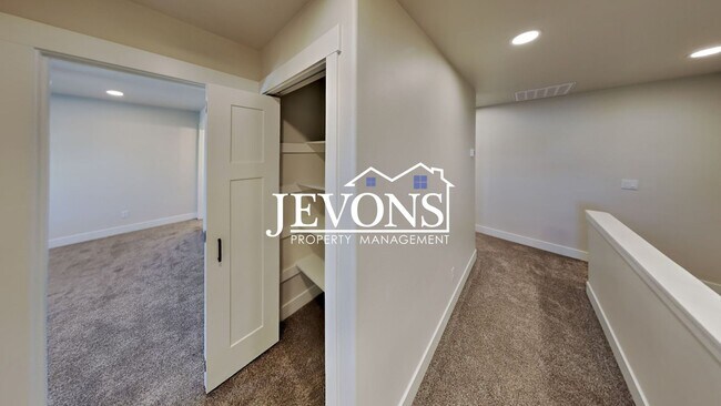Building Photo - 413 S 97th Ave