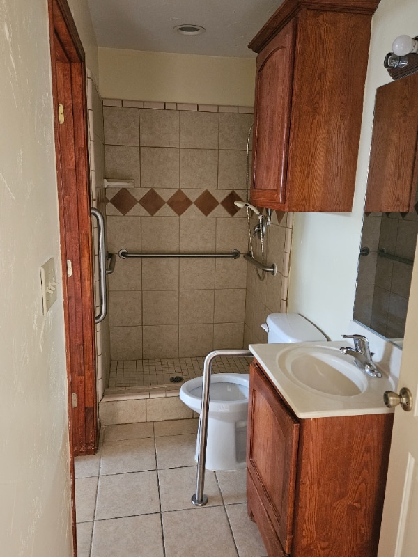 Building Photo - 2000 Circle Dr