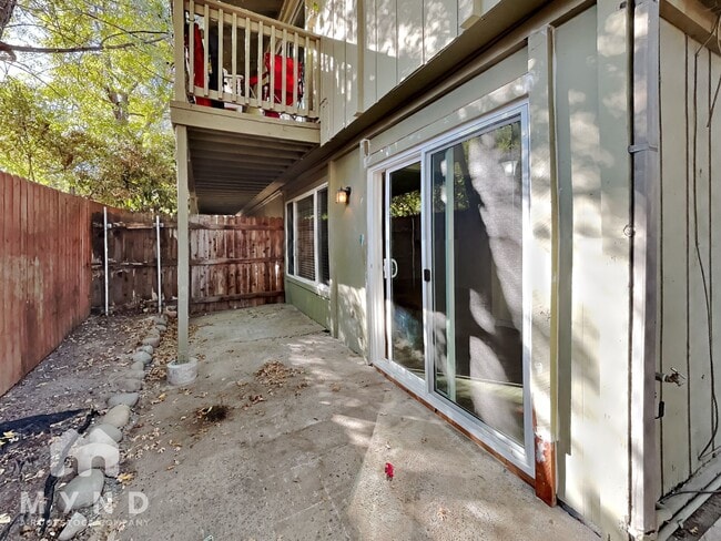 Building Photo - 2336 Villanova Cir