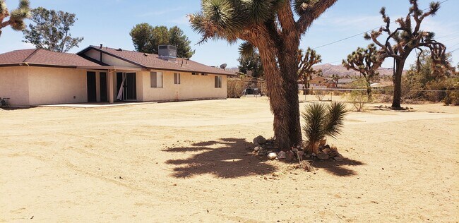 Building Photo - Coming soon! 3 Bedroom 2 Bath Home in Yucc...