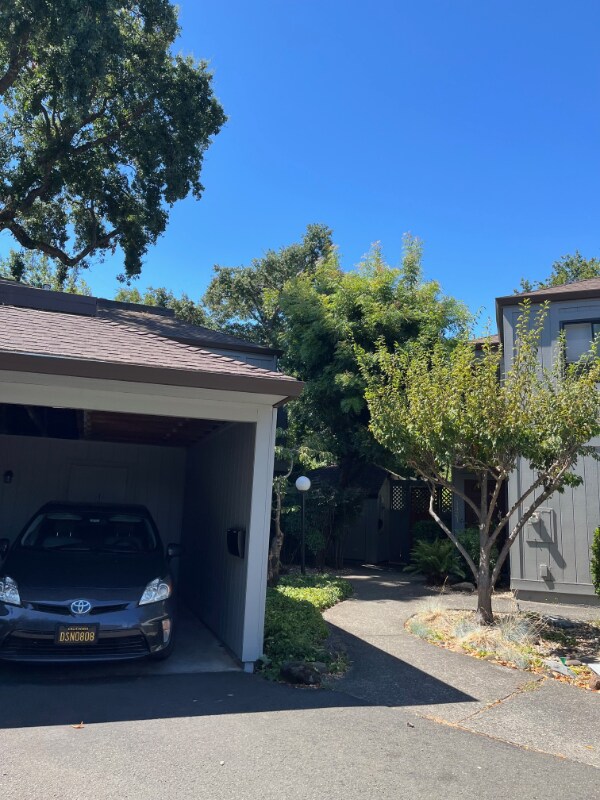 Building Photo - 1421 Elm Dr