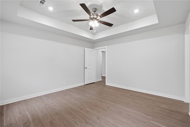 Building Photo - 1313 Valley Dr